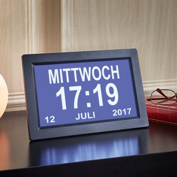Digitale klok met dagaanduiding