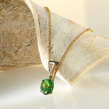 Ketting met groene barnsteen