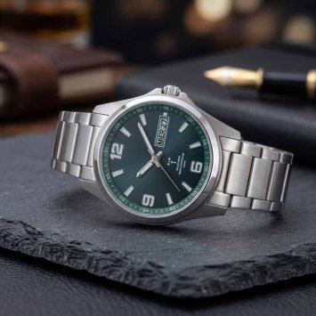 Zonne-energie-horloge met radiobesturing "Titan"
