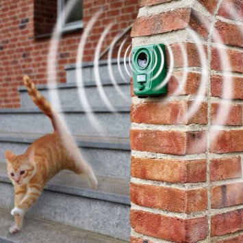 Op batterijen werkend afweersysteem tegen katten en honden
