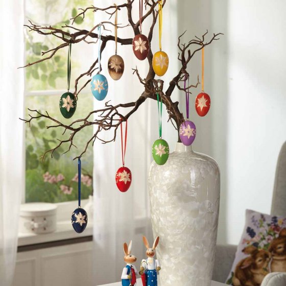 Handgesneden houten eieren 