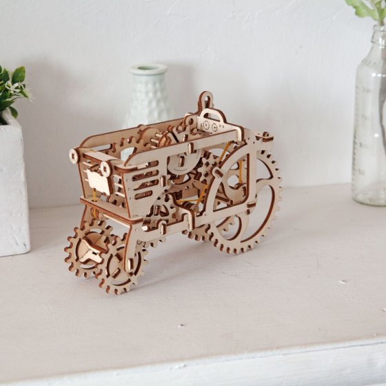 Houten model 'Tractor' 