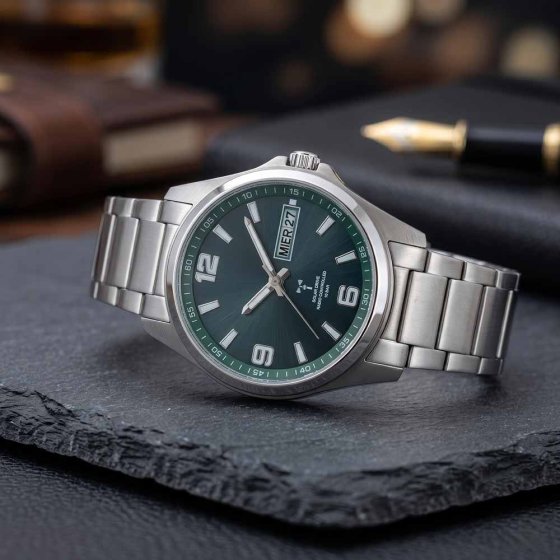 Zonne-energie-horloge met radiobesturing "Titan" 