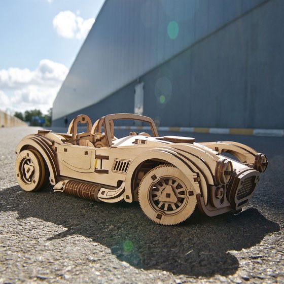 Houten Cobra-raceauto