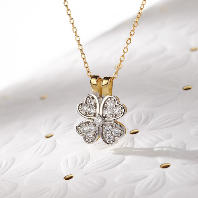 Ketting met geluksklaverblad