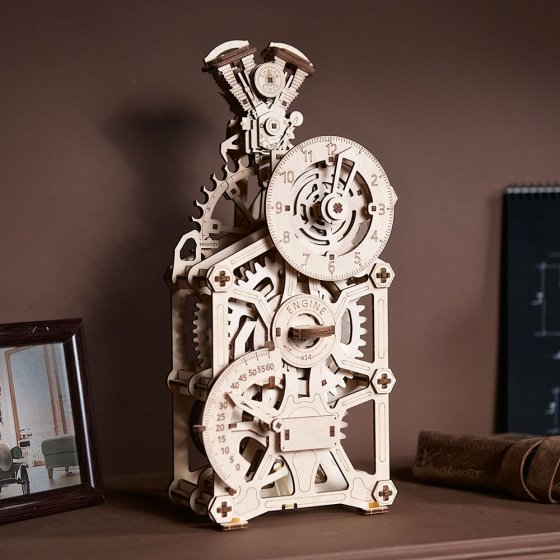 Houten model motorklok 