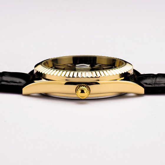 UW CADEAU: herenhorloge ‘Black & Gold’ 