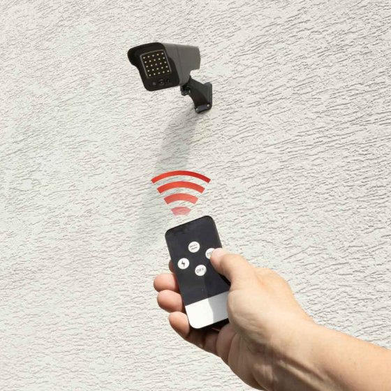 Op afstand bestuurbare cameradummy op zonne-energie