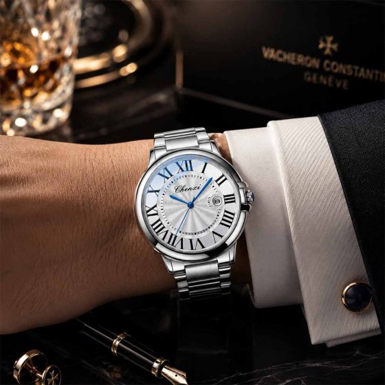 Herenhorloge met blauwe wijzers 
