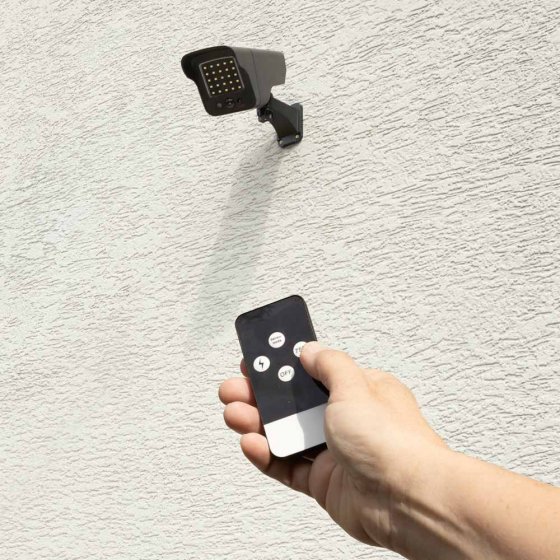 Op afstand bestuurbare cameradummy op zonne-energie 