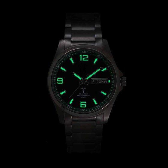 Zonne-energie-horloge met radiobesturing "Titan" 