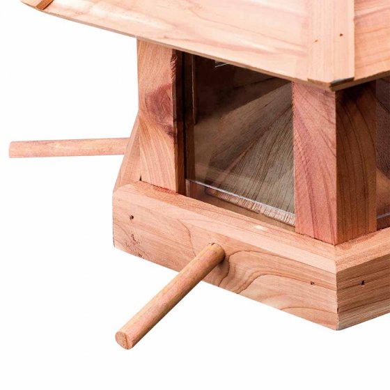 Cederhouten vogelvoederhuisje