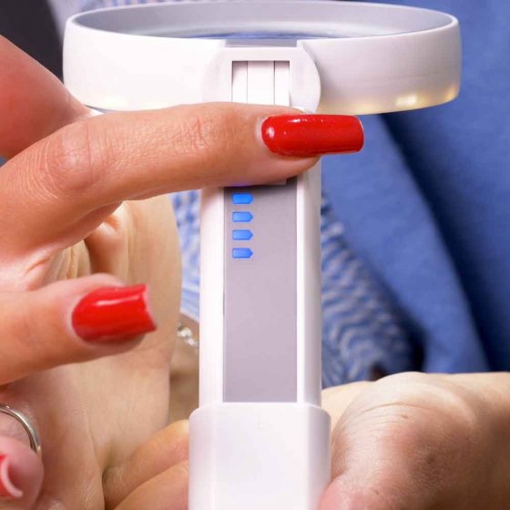 Hand- en staande loep met licht 