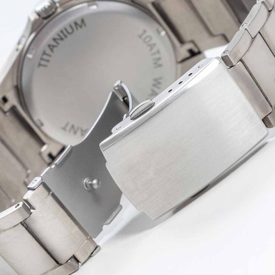 Zonne-energie-horloge met radiobesturing "Titan" 