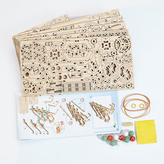 Houten ketting knikkerbaan 