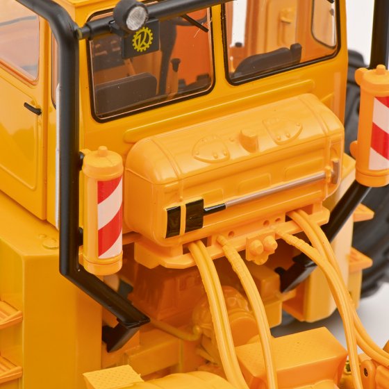 Kirovets K-700 A 