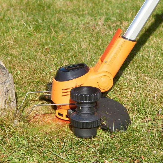 Accu-grastrimmer met geleiders 
