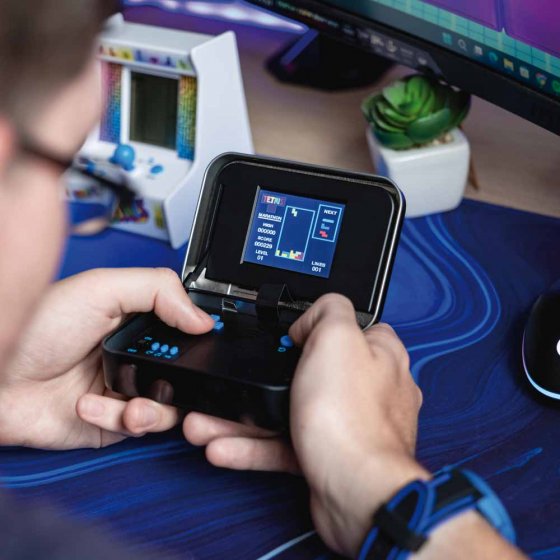 Tetris/Pac Man spelconsole in een blik 