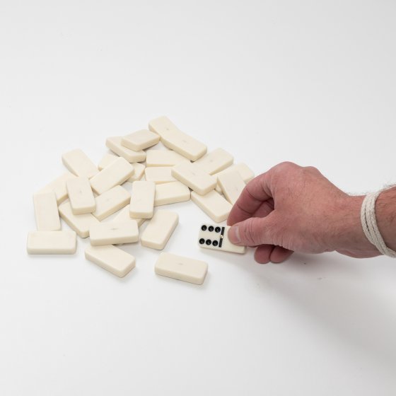 Houten kistje met grote domino 