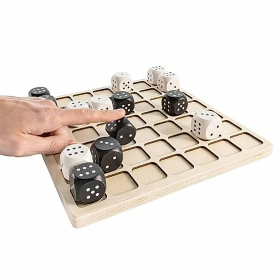 Houten spel "Dobbelstenen-dames" 