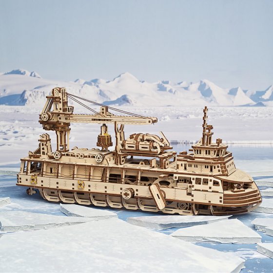 Houten model onderzoekersschip 