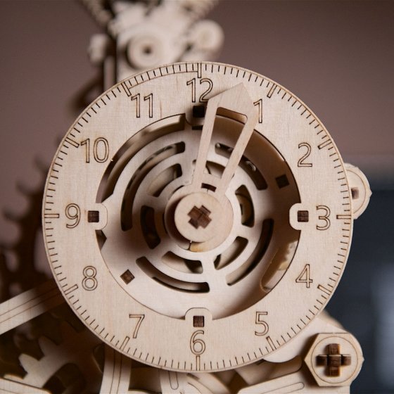 Houten model motorklok 