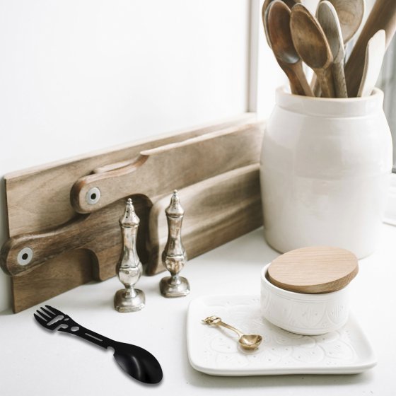 9-in-1 kampeerbestek en multitool 