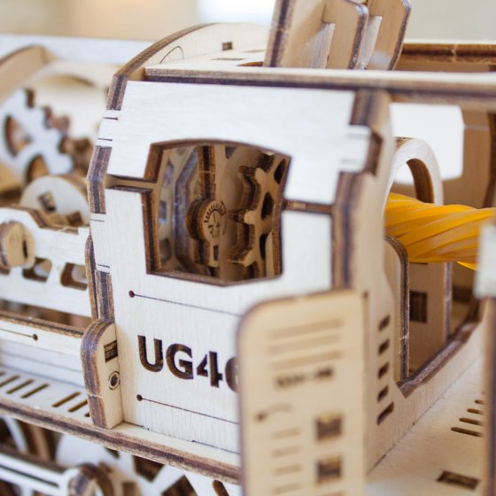 Houten modelbouwset stoomlocomotief